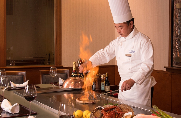 待望の鉄板焼がオープン & オープンキャンペーン開催！ライブパフォーマンスとともに味わう贅沢コース