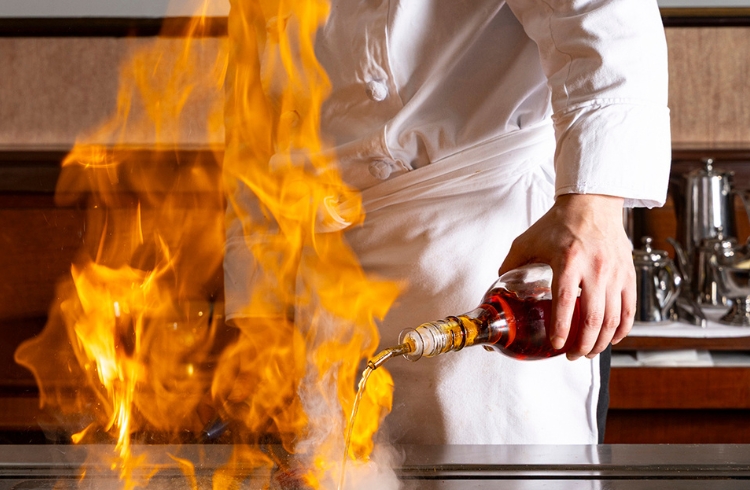 待望の鉄板焼がオープン & オープンキャンペーン開催！ライブパフォーマンスとともに味わう贅沢コース