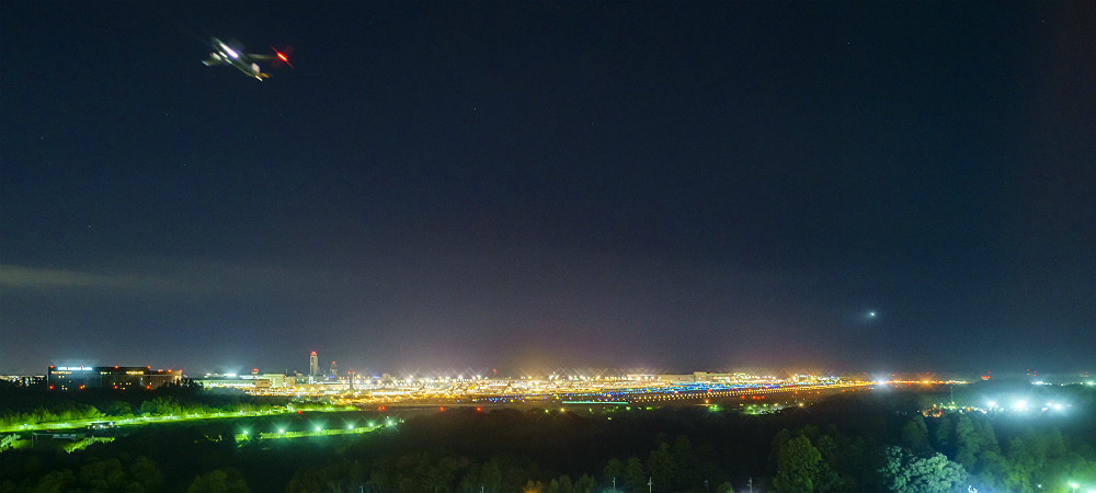 【1日3室限定・エアポートビュー確約宿泊プラン】空港の煌びやかな夜景と共に♪