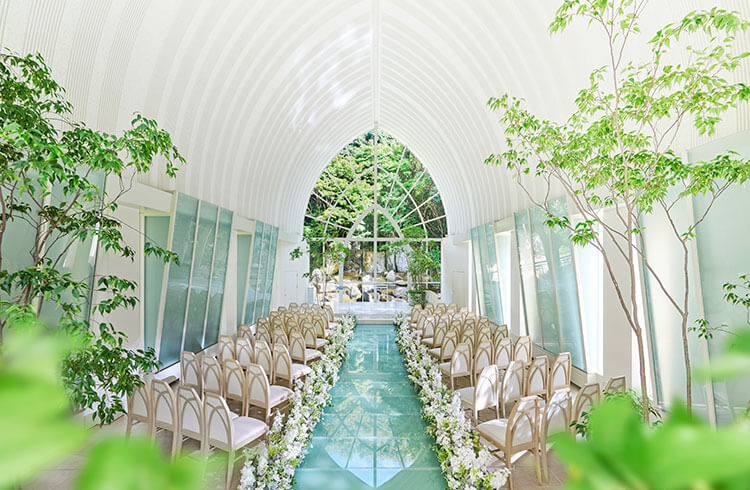 木漏れ日と緑に囲まれたチャペル「フォンテーヌ」